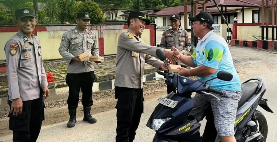 Ramadhan Penuh Berkah,Polsek Segah Hadir Berbagi untuk Warga